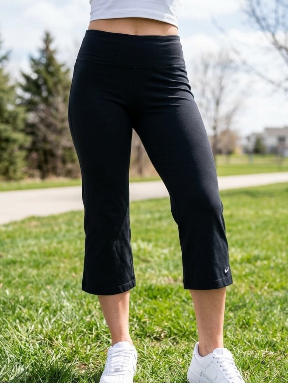 Nike Dri-FIT Black Crop Yoga Pants Women's Small Bootcut Athletic Capri Stretch